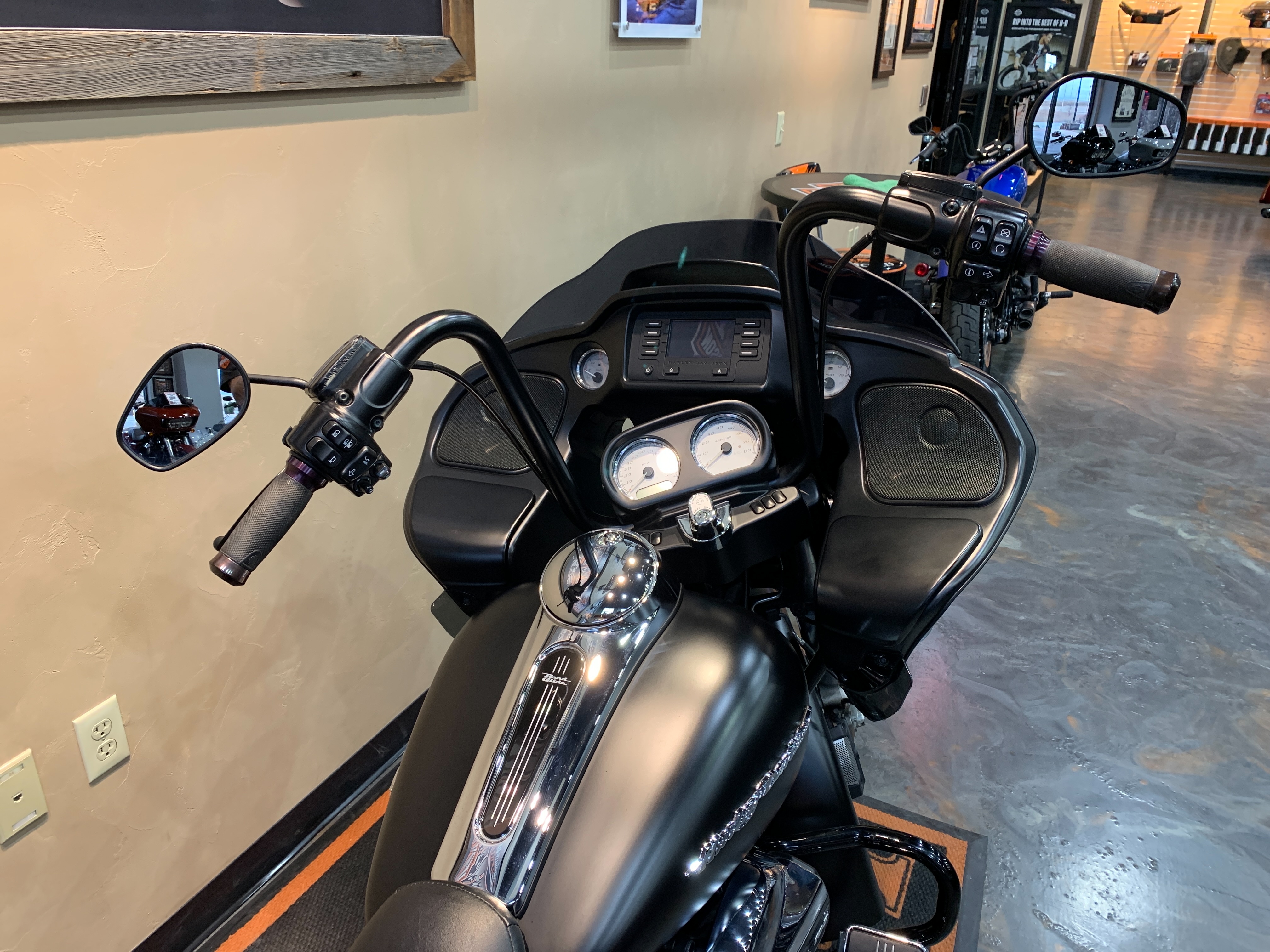 2015 Harley-Davidson Road Glide Base at Vandervest Harley-Davidson, Green Bay, WI 54303