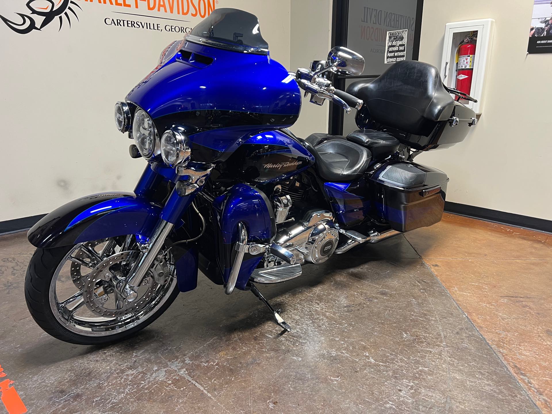 2017 Harley-Davidson Street Glide CVO Street Glide at Southern Devil Harley-Davidson