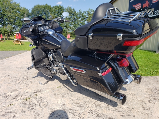 2017 Harley-Davidson Road Glide Ultra at Classy Chassis & Cycles