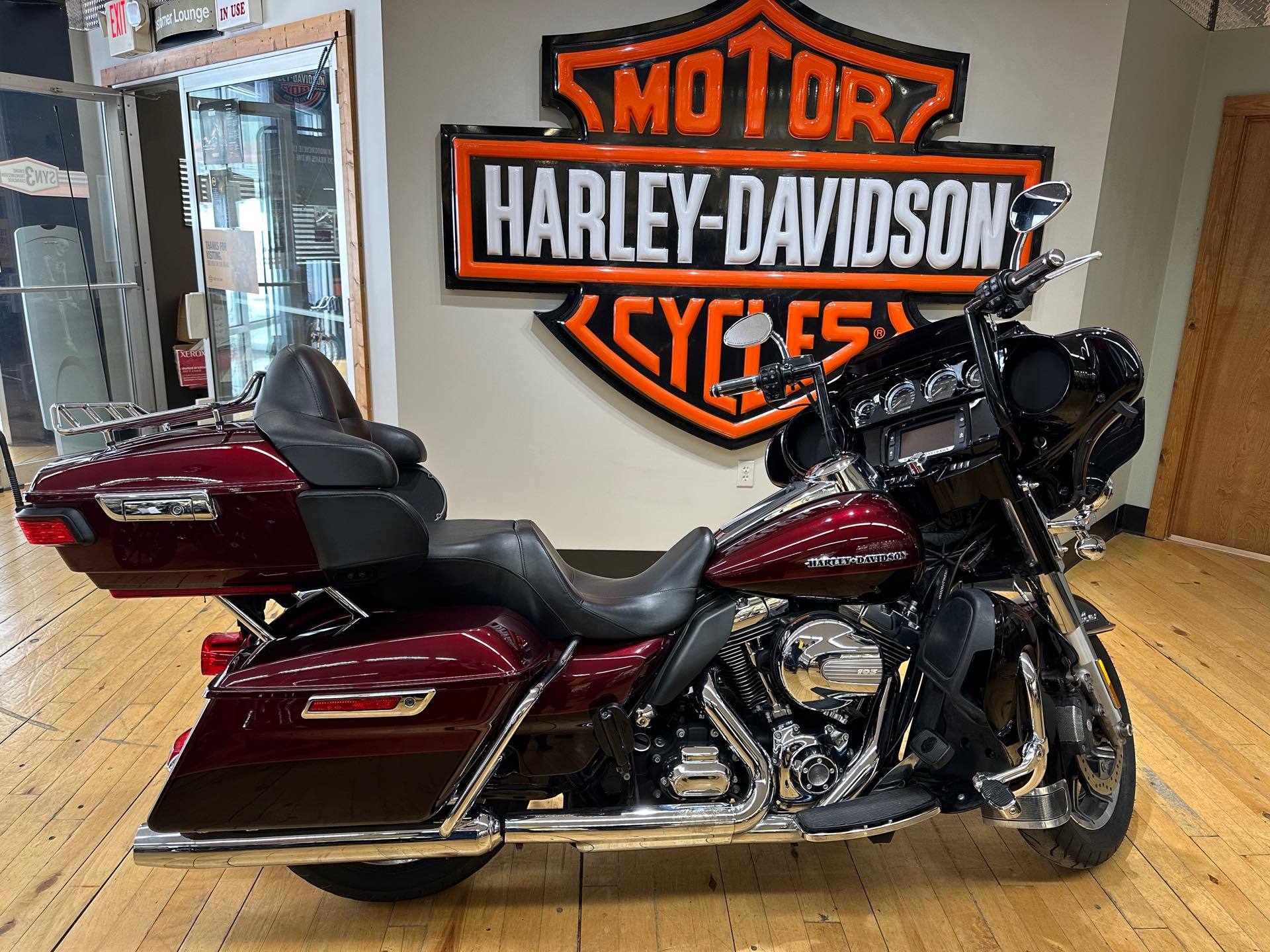 2015 Harley-Davidson Electra Glide Ultra Limited Low at Zips 45th Parallel Harley-Davidson
