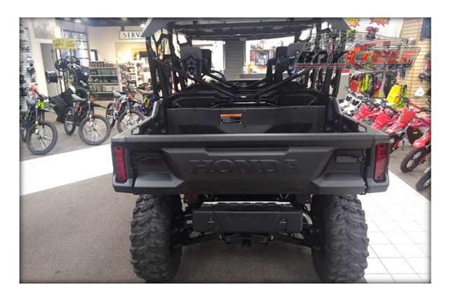 Honda Pioneer 1000-6 Deluxe Crew Image