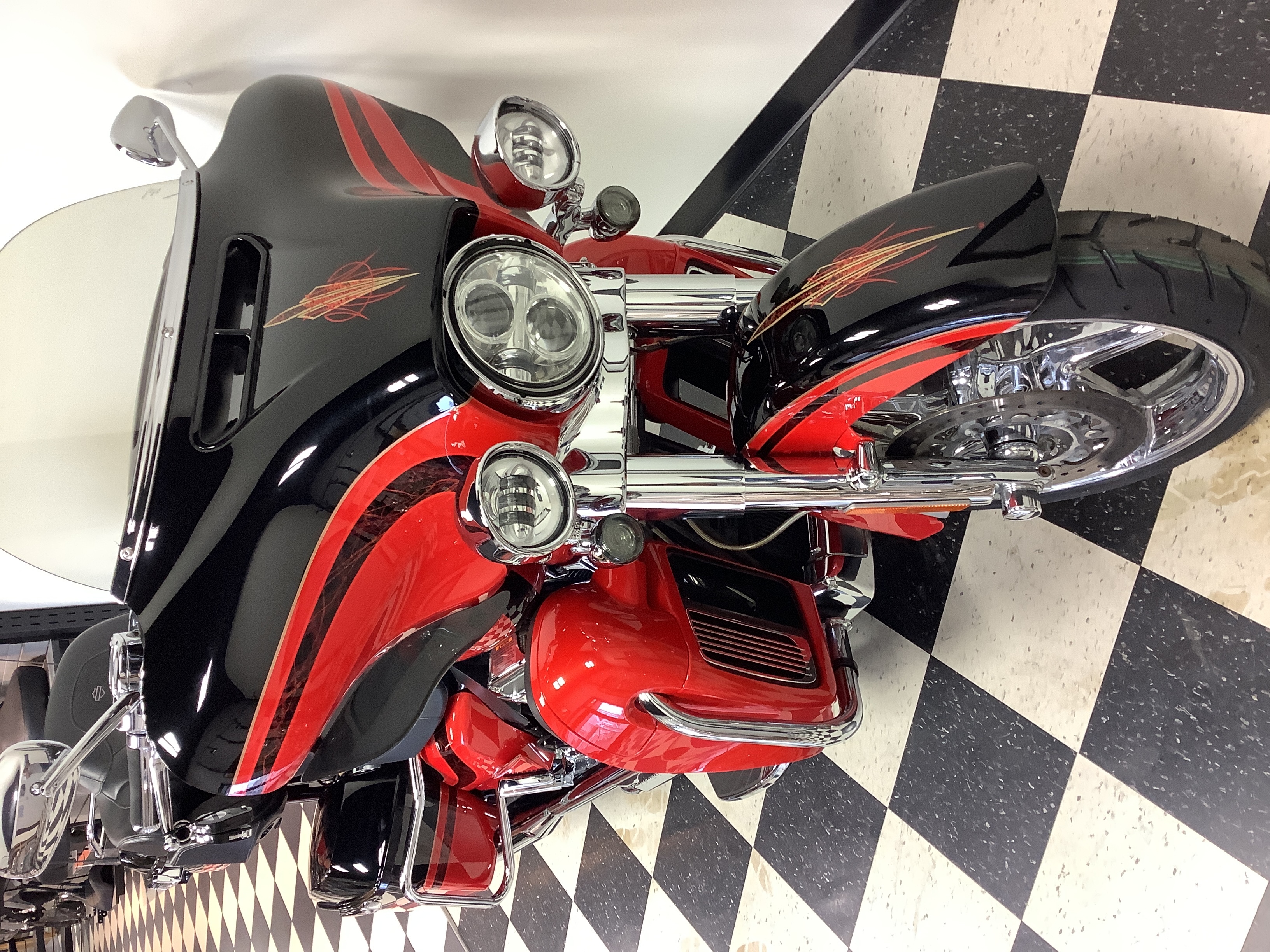 2016 Harley-Davidson Electra Glide CVO Limited at Deluxe Harley Davidson