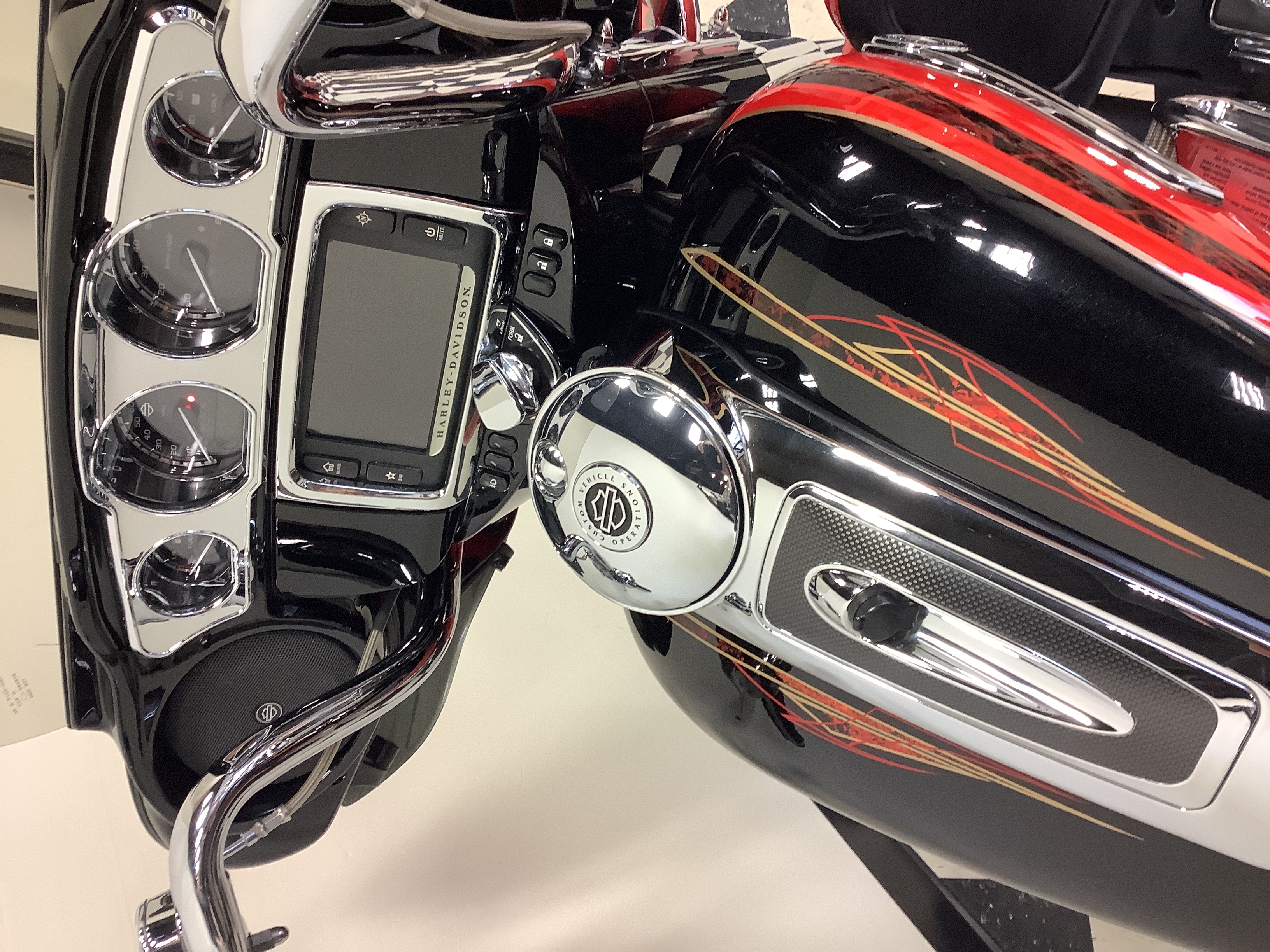 2016 Harley-Davidson Electra Glide CVO Limited at Deluxe Harley Davidson