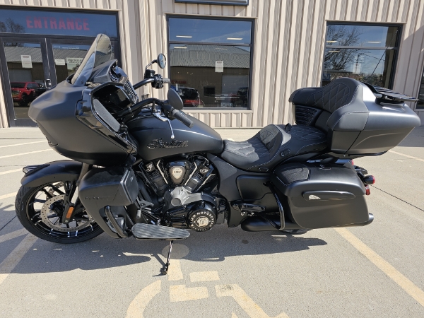 2024 Indian Motorcycle Pursuit Dark Horse with PowerBand Audio Package at Brenny's Motorcycle Clinic, Bettendorf, IA 52722