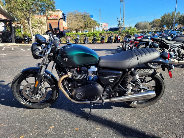 2024 Triumph Speed Twin 900 Stealth Edition at Tampa Triumph, Tampa, FL 33614