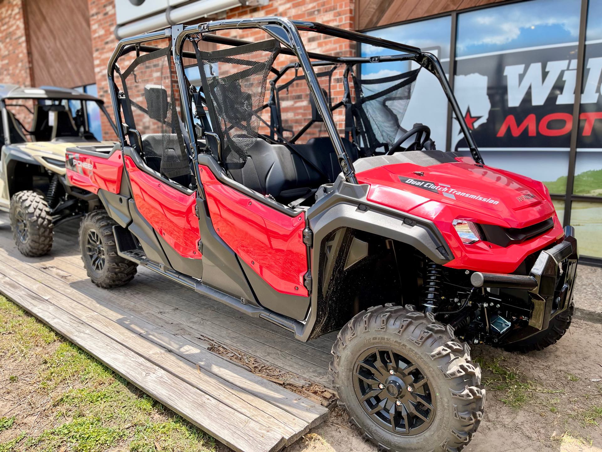 2023 Honda Pioneer 1000-6 Crew Deluxe 