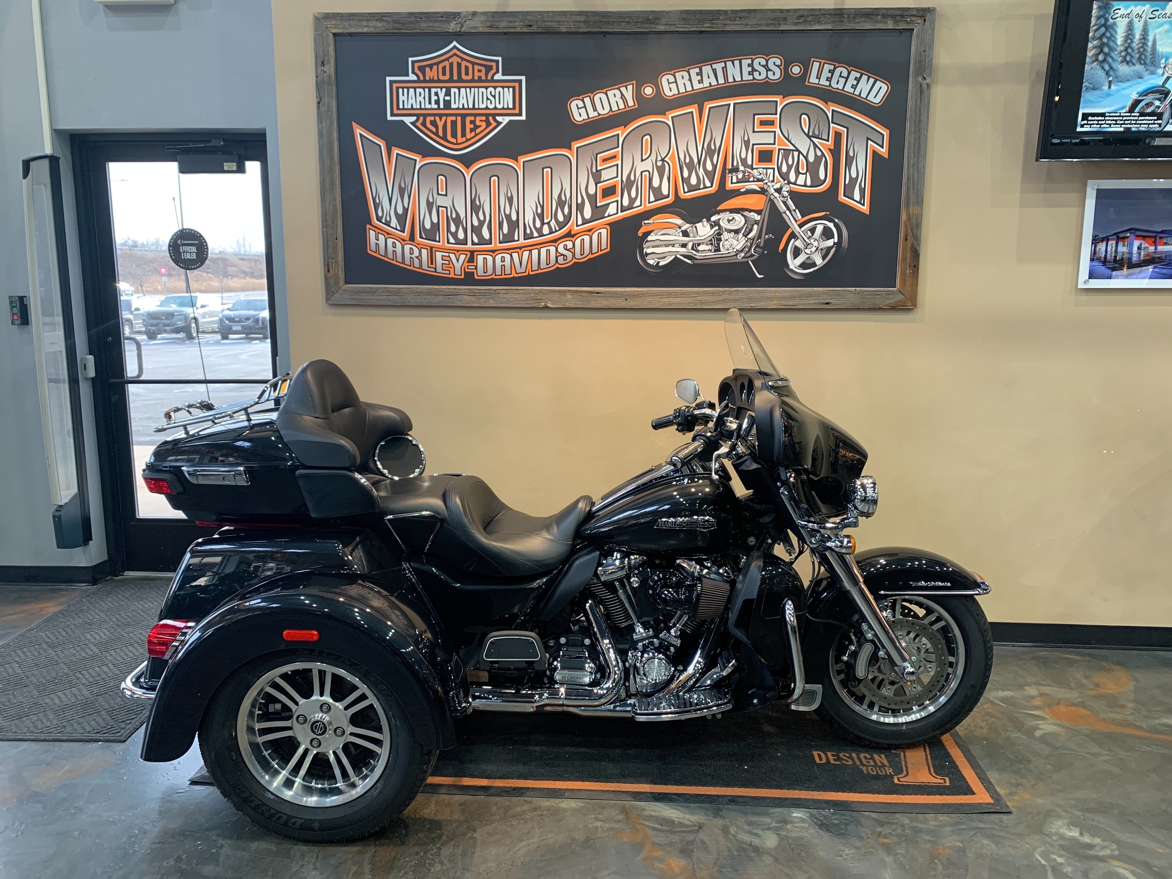 2018 Harley-Davidson Trike Tri Glide Ultra at Vandervest Harley-Davidson, Green Bay, WI 54303