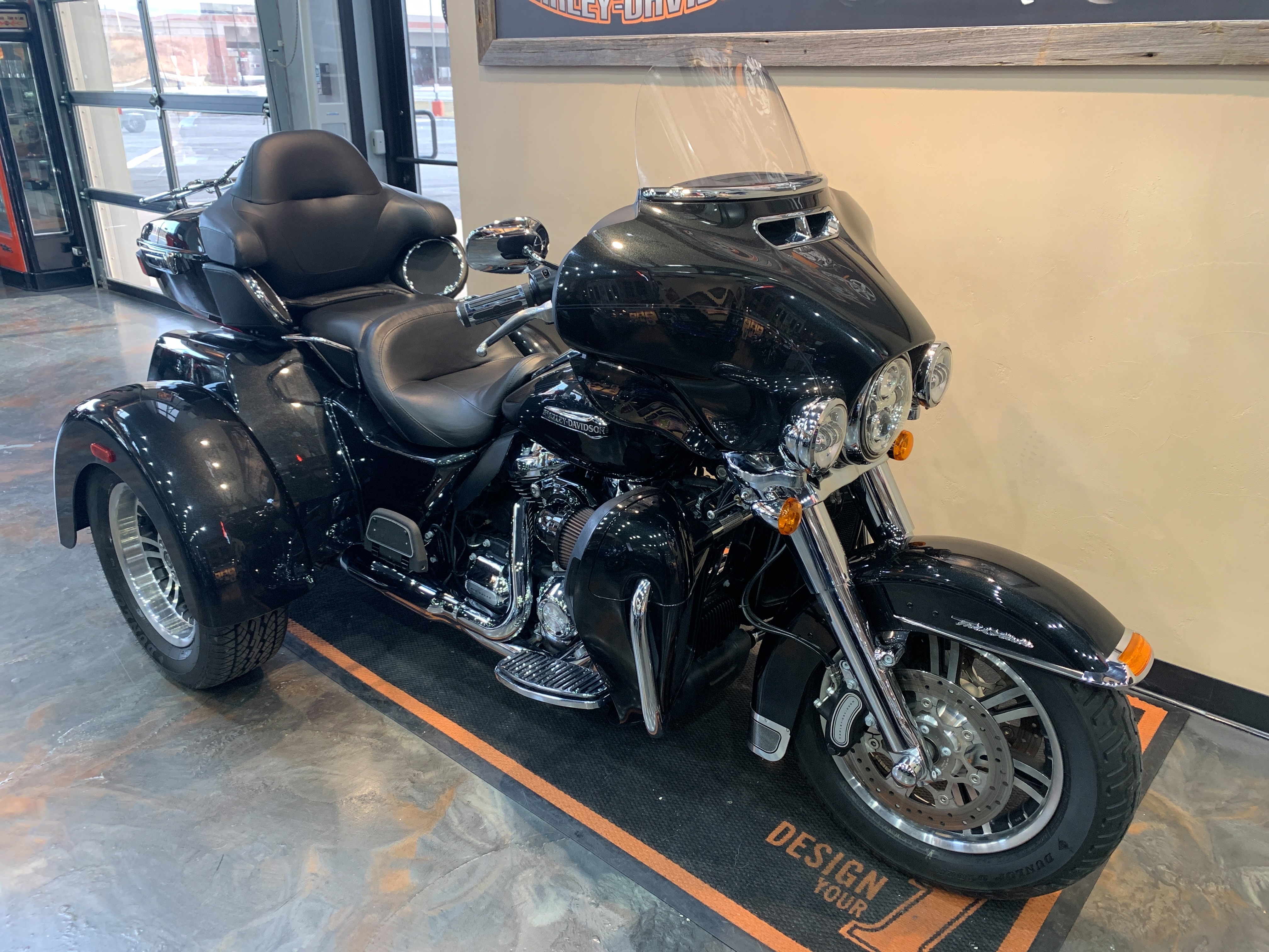 2018 Harley-Davidson Trike Tri Glide Ultra at Vandervest Harley-Davidson, Green Bay, WI 54303