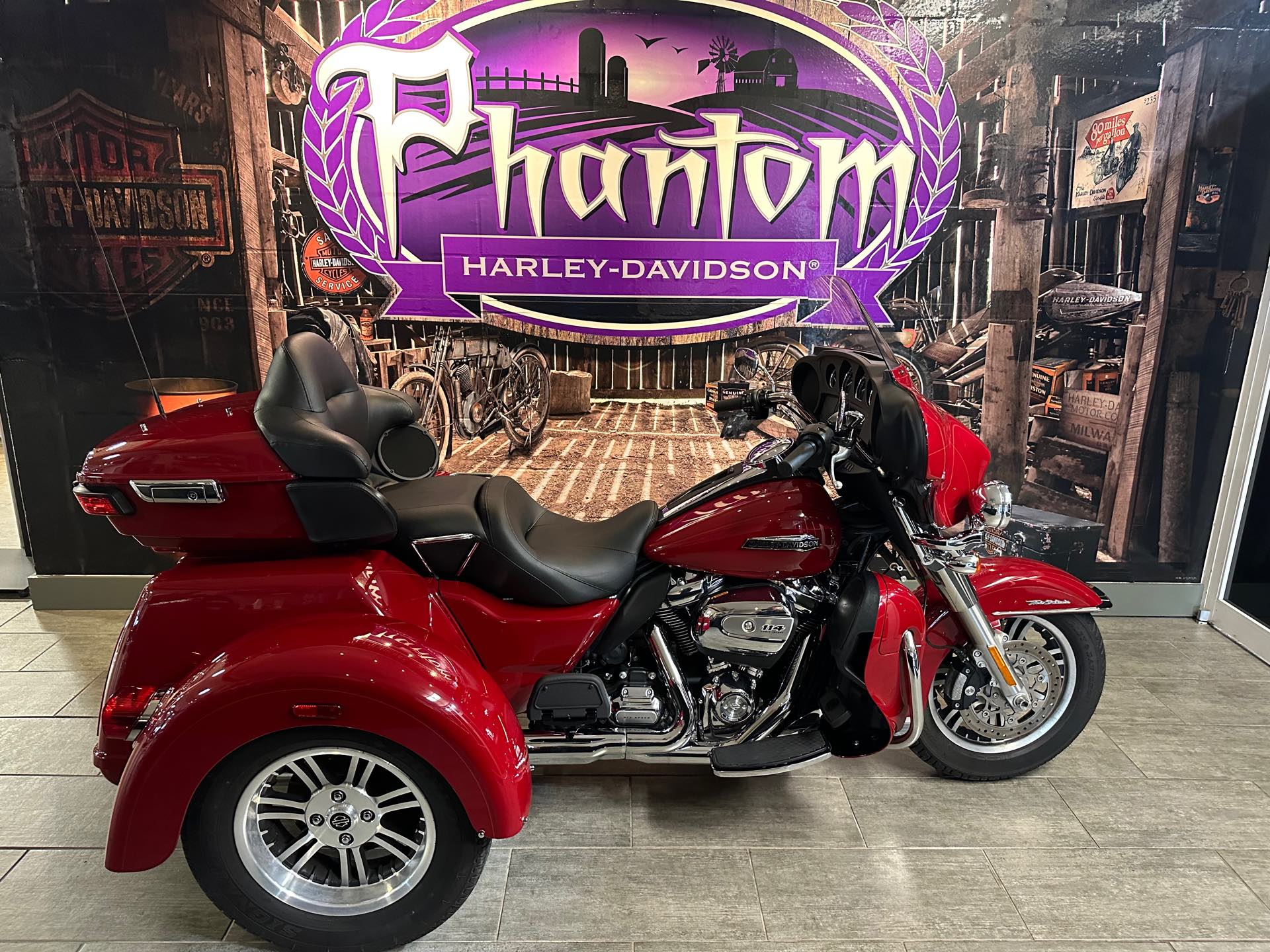 2021 Harley-Davidson Tri Glide Ultra at Phantom Harley-Davidson