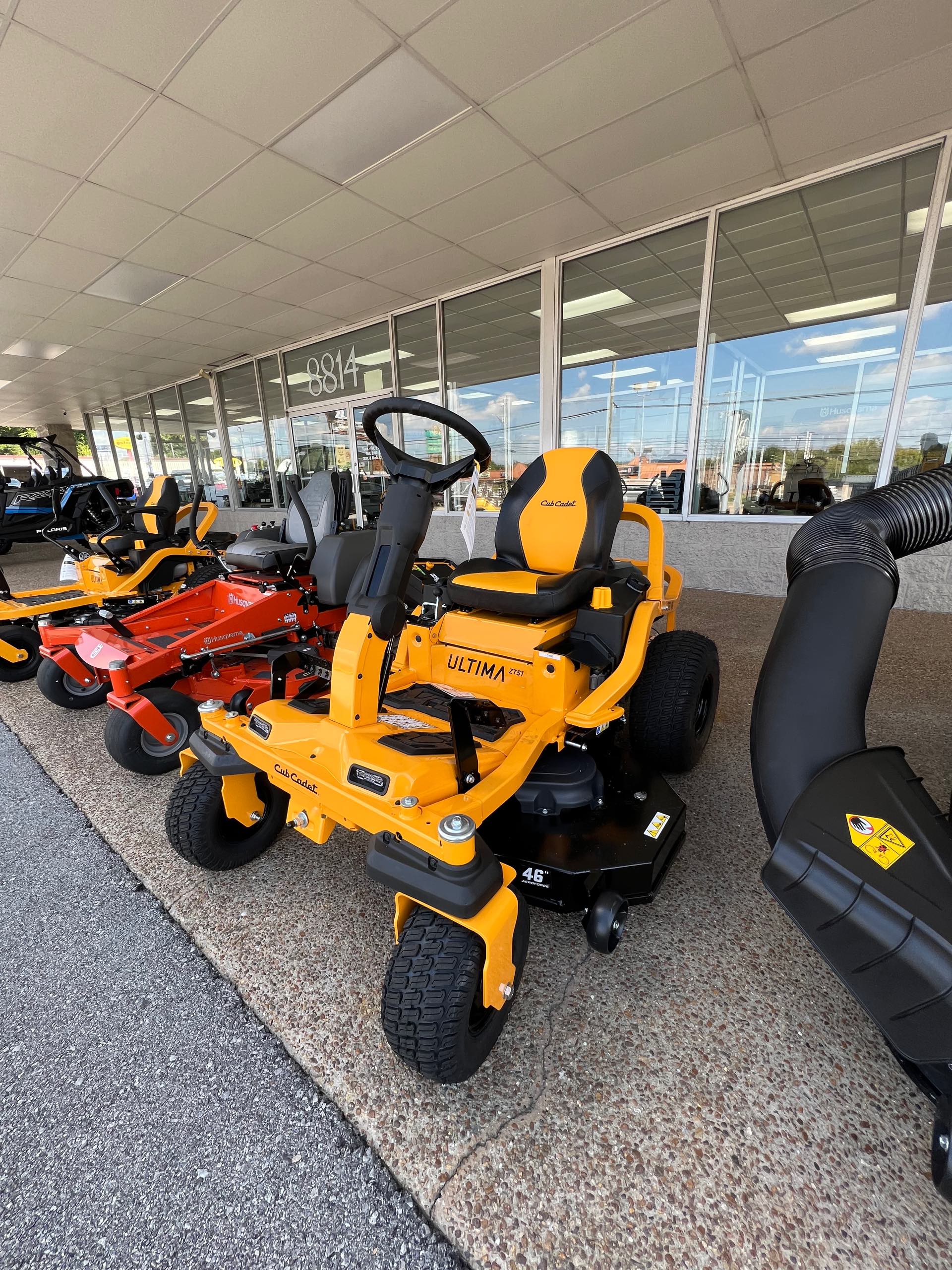 2022 Cub Cadet Zero-Turn Mowers ZTS1 46 at Knoxville Powersports