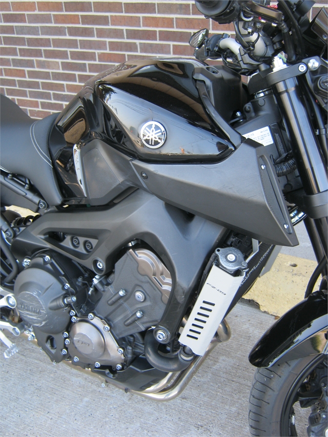 2016 Yamaha FZ-09 at Brenny's Motorcycle Clinic, Bettendorf, IA 52722