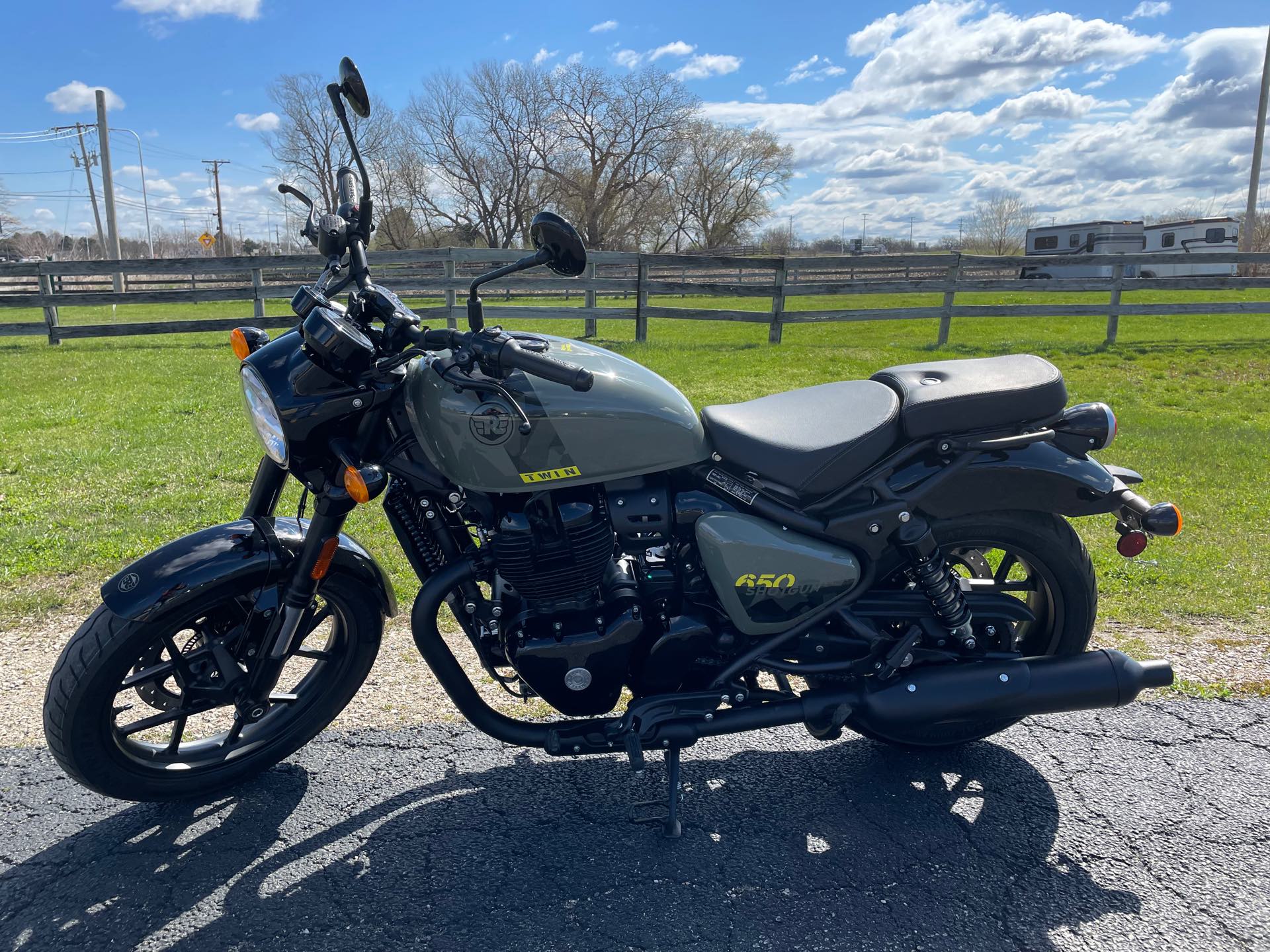 2024 Royal Enfield Shotgun 650 at Randy's Cycle