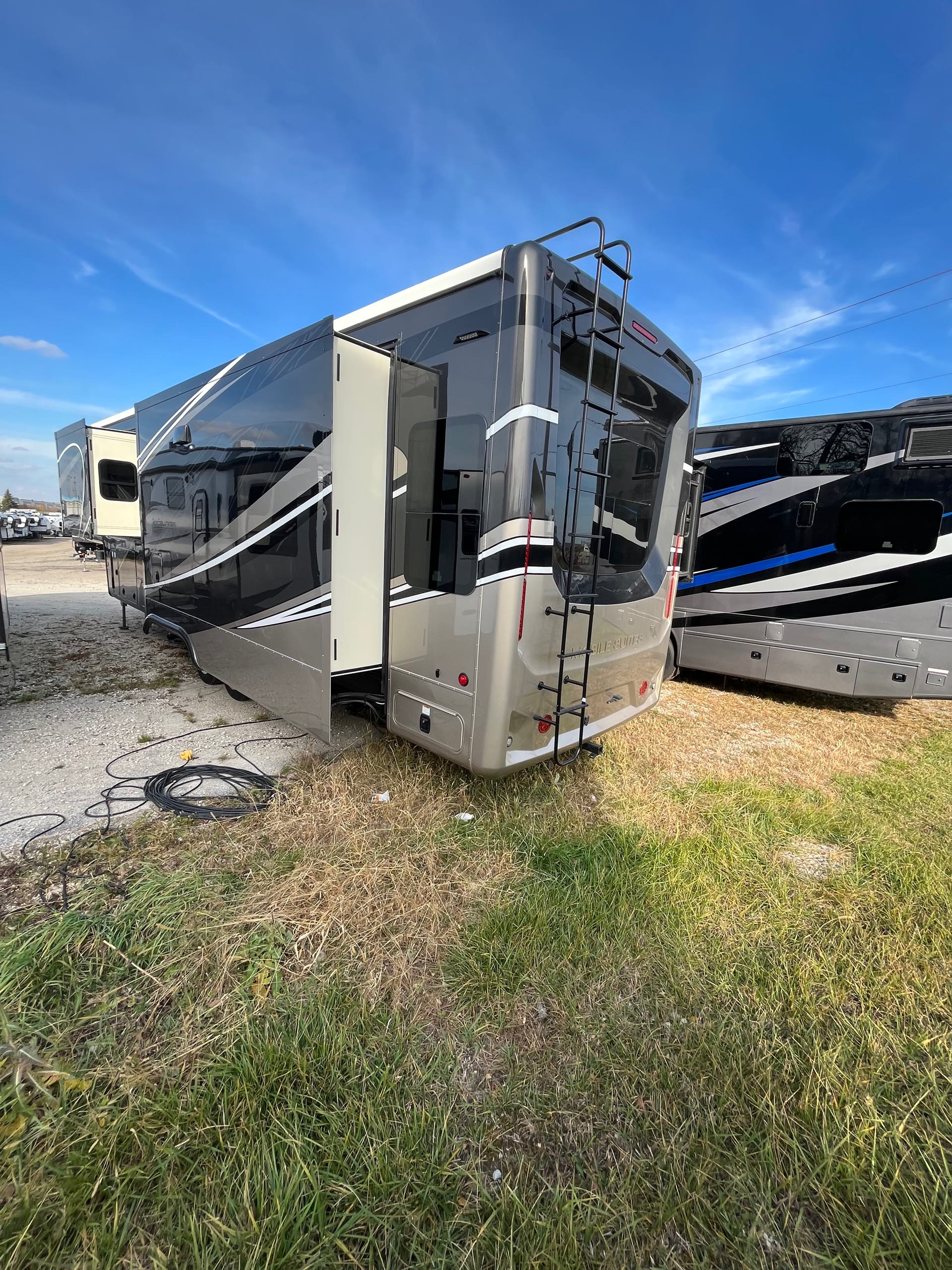 2023 DRV Mobile Suites MS 39DBRS3 at Prosser's Premium RV Outlet