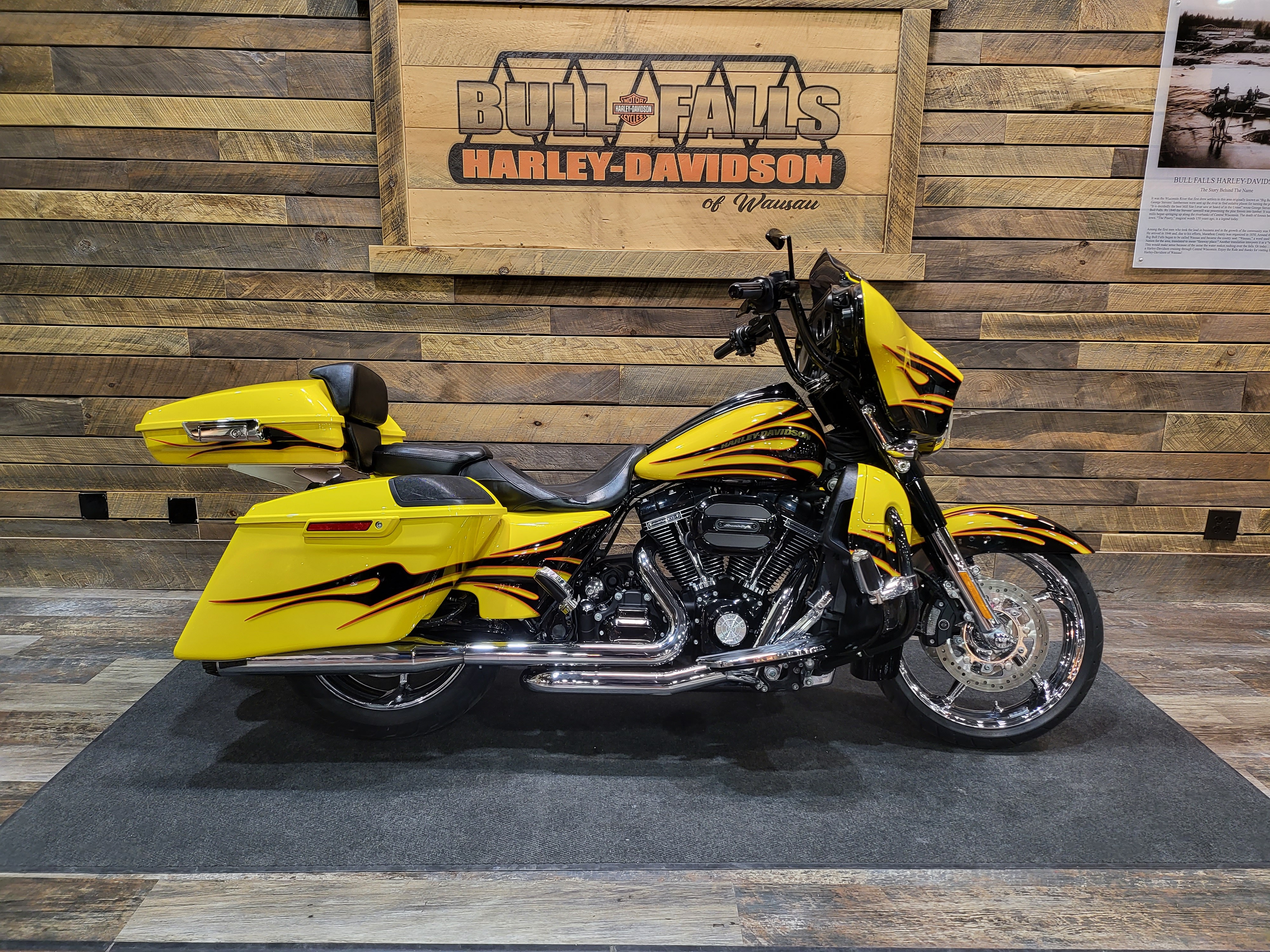 2015 Harley-Davidson Street Glide CVO Street Glide at Bull Falls Harley-Davidson