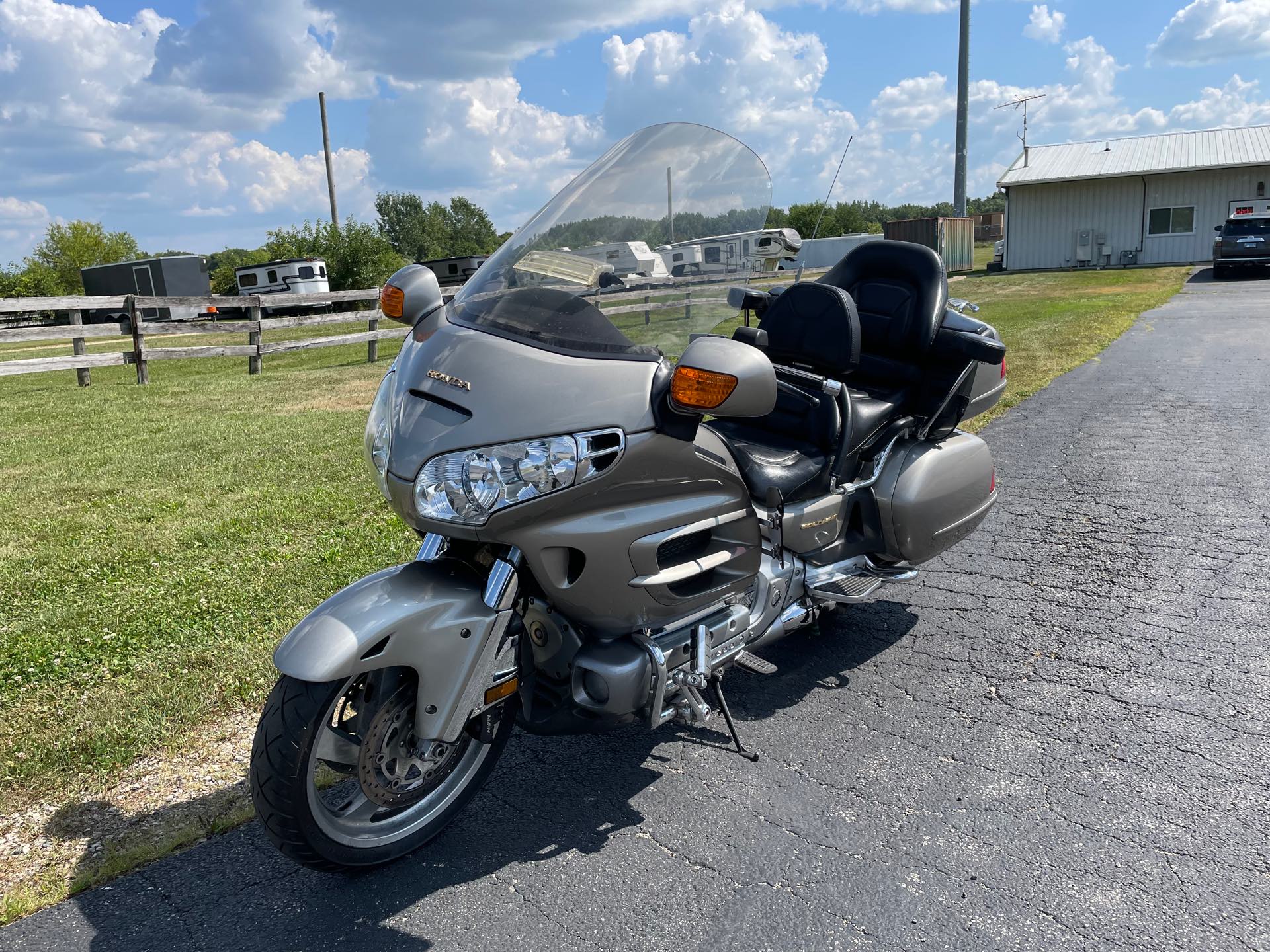 Honda Gold Wing Image