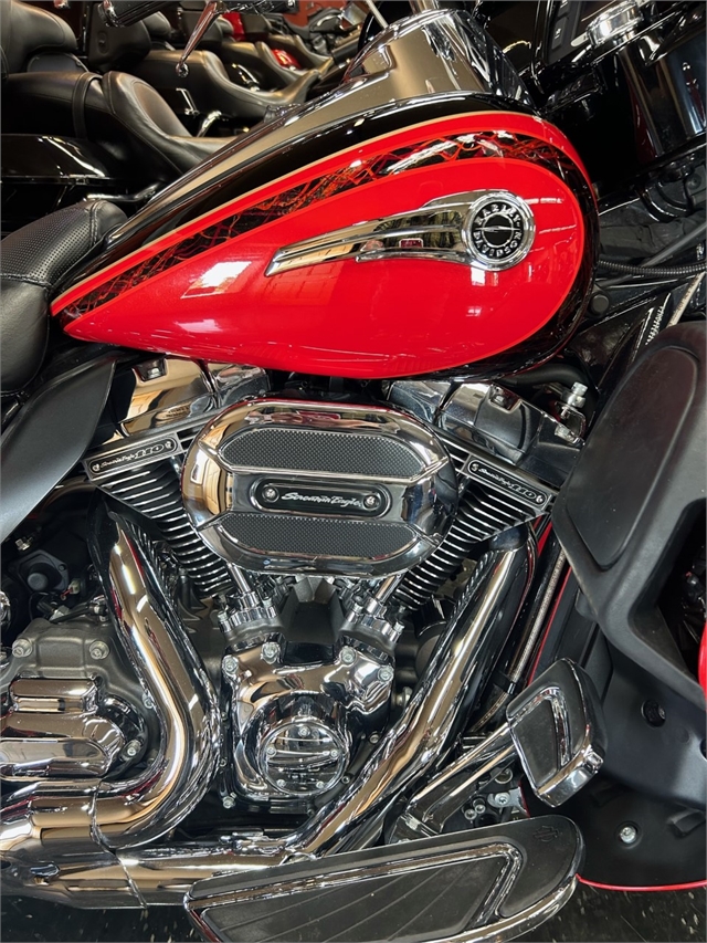 2016 Harley-Davidson Electra Glide CVO Limited at Holeshot Harley-Davidson