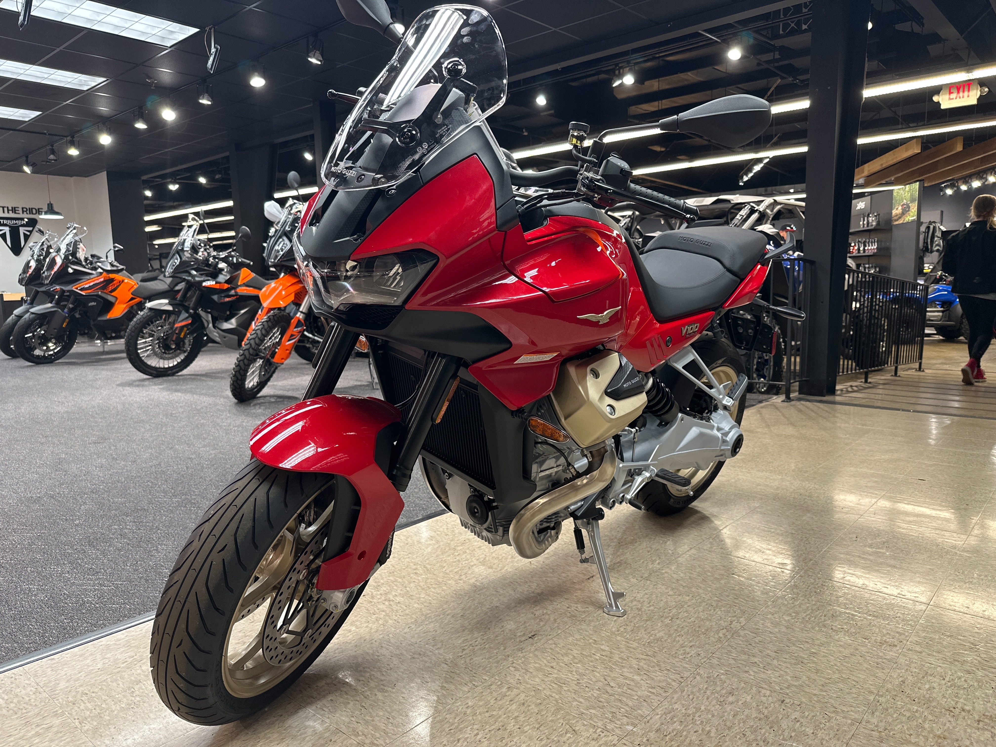 2023 Moto Guzzi V100 Mandello at Sloans Motorcycle ATV, Murfreesboro, TN, 37129