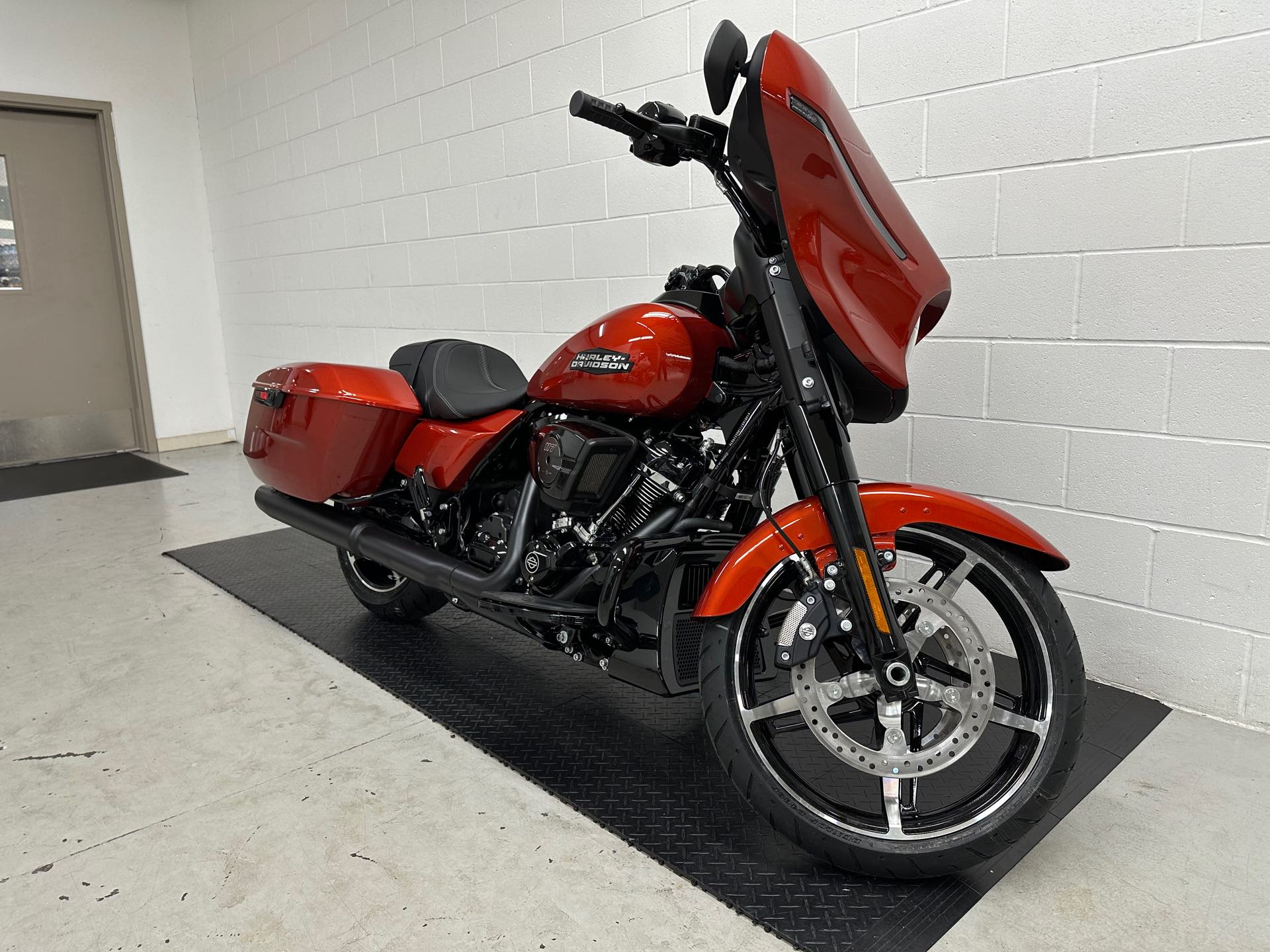 2024 Harley-Davidson Street Glide Base at Destination Harley-Davidson®, Silverdale, WA 98383