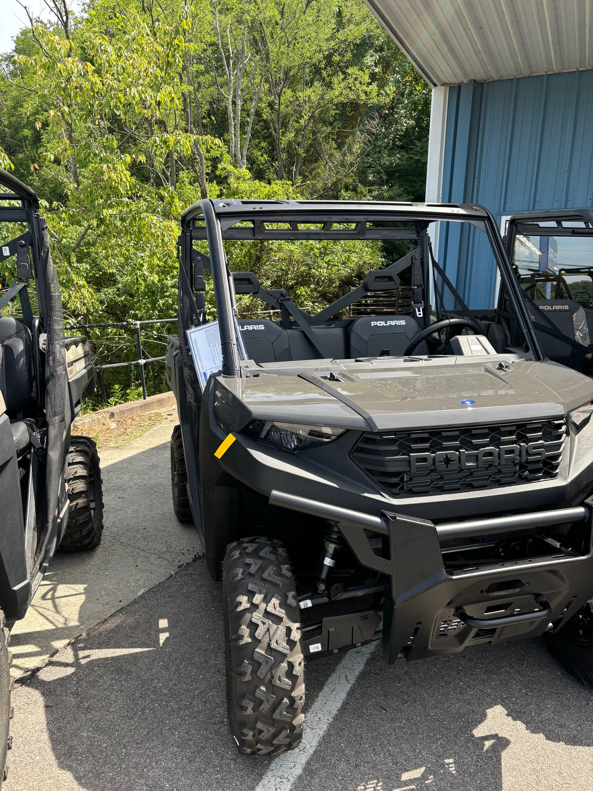 2024 Polaris Ranger 1000 Premium at Midwest Polaris, Batavia, OH 45103